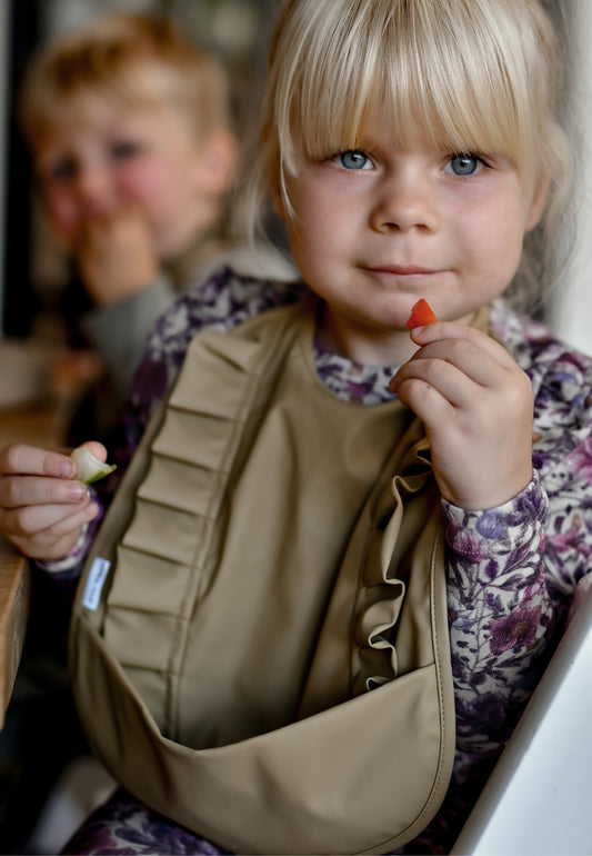 Hagesmæk med flæser