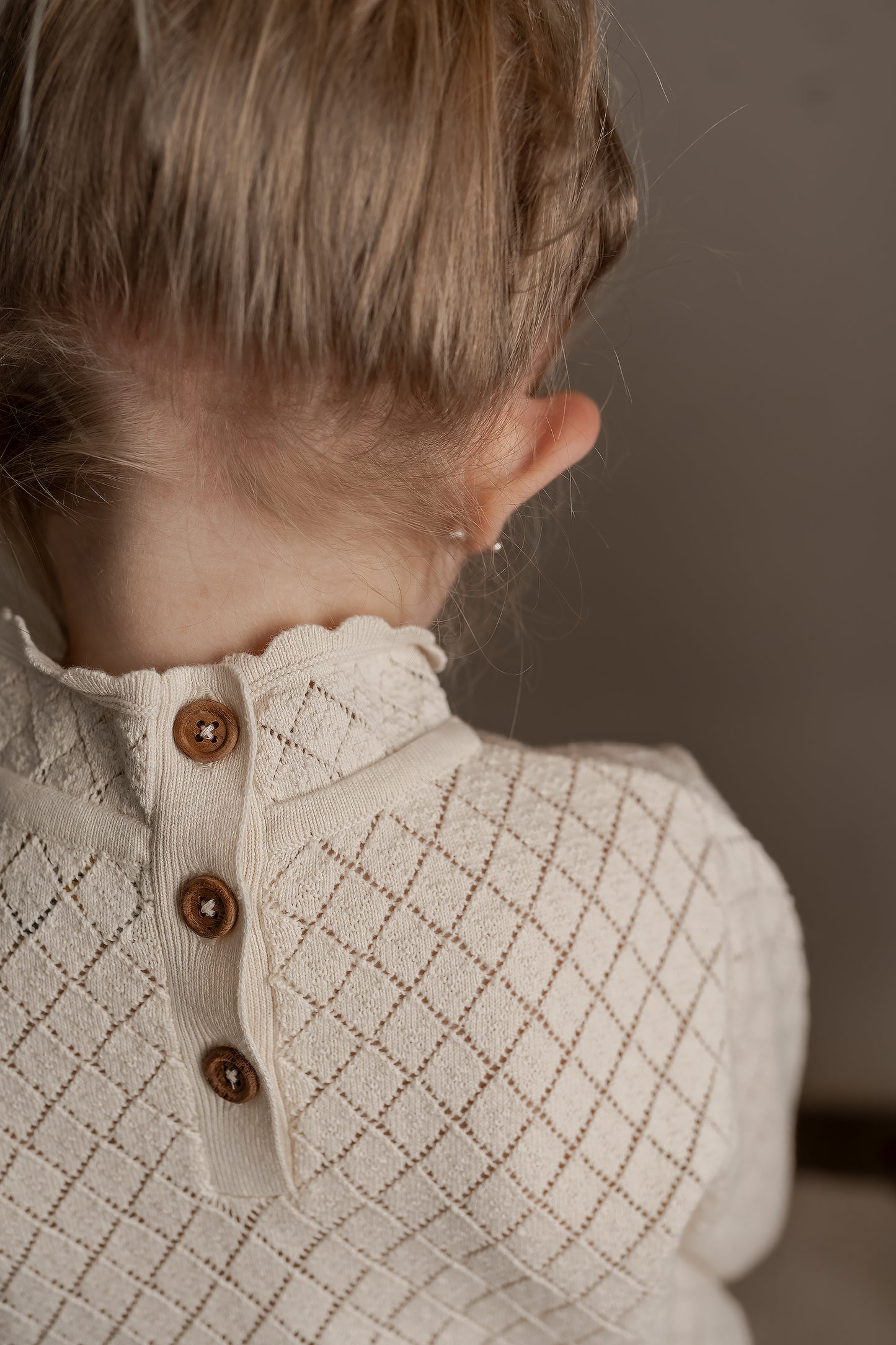 Bluse med hulmønster