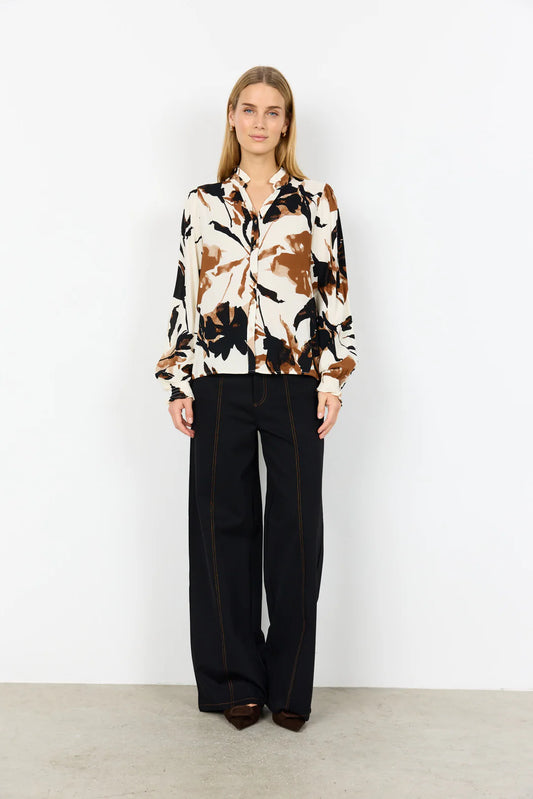 Skjorte med blomster (brun)